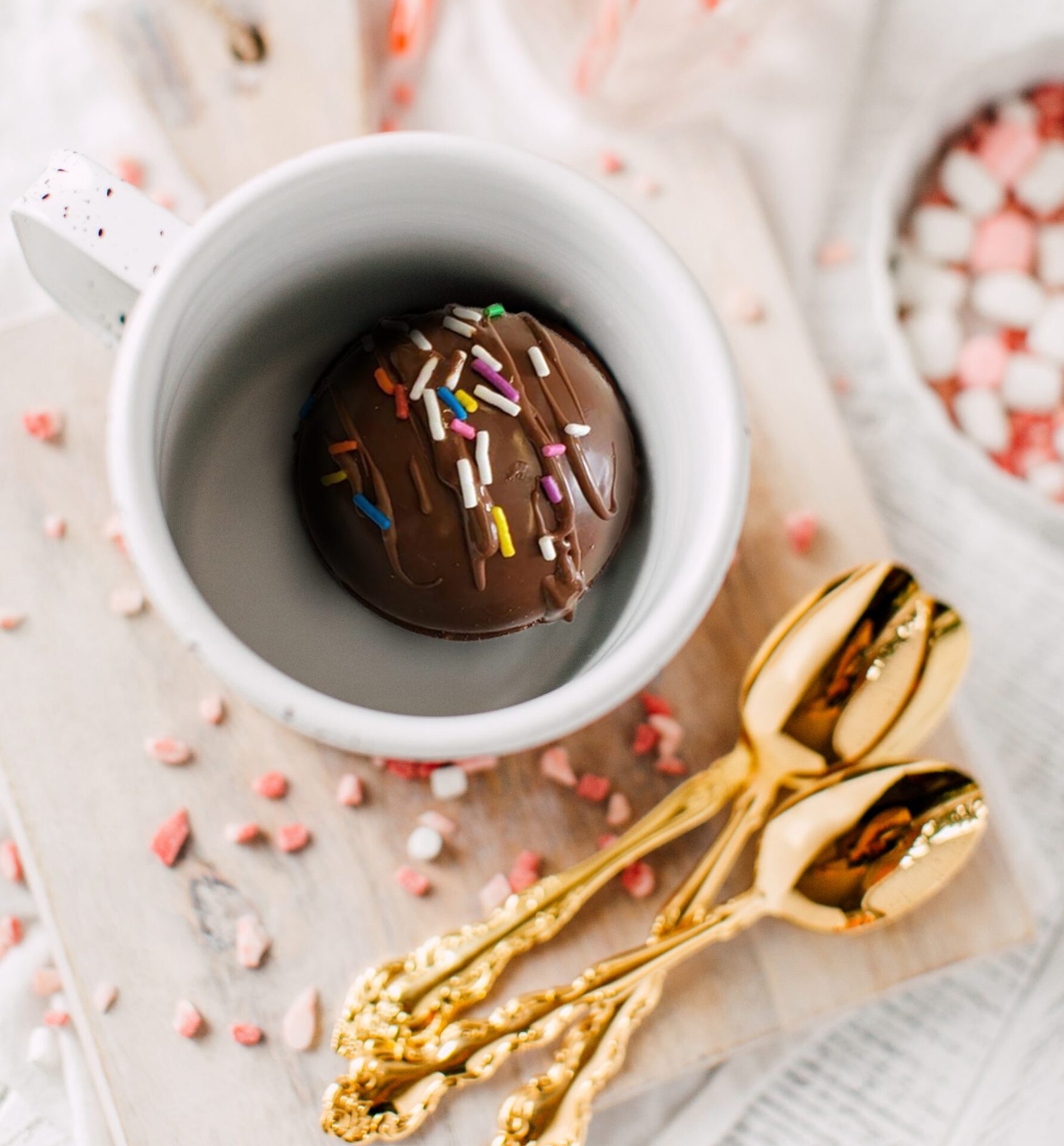 Bombes à chocolat chaud, remplies de chamallows