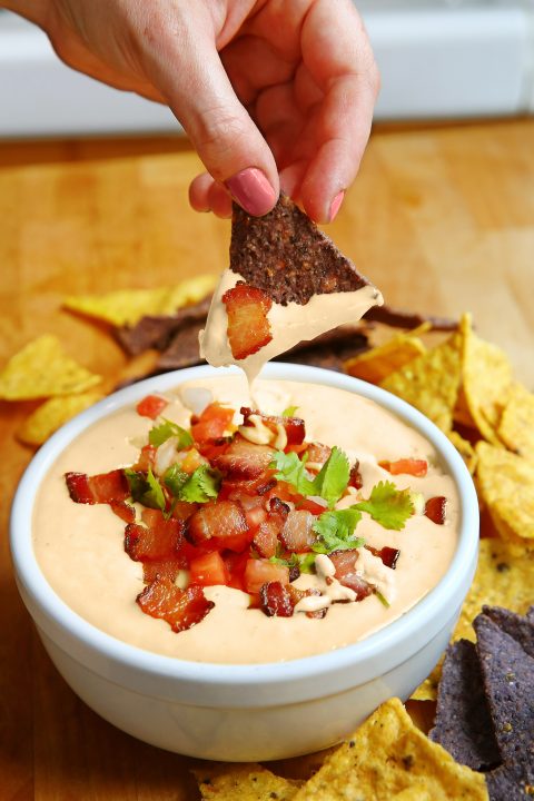 Bowl,Of,Thick,Creamy,Queso,Cheese,Dip,With,Bacon,,Peppers