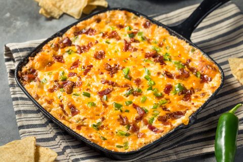 Homemade,Spicy,Jalapeno,Popper,Dip,With,Bacon,And,Chips